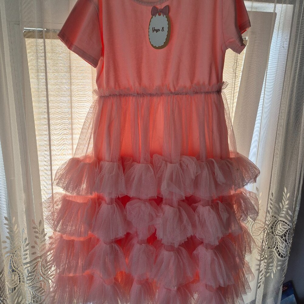 Dress with beautiful tulle bottom for girls!